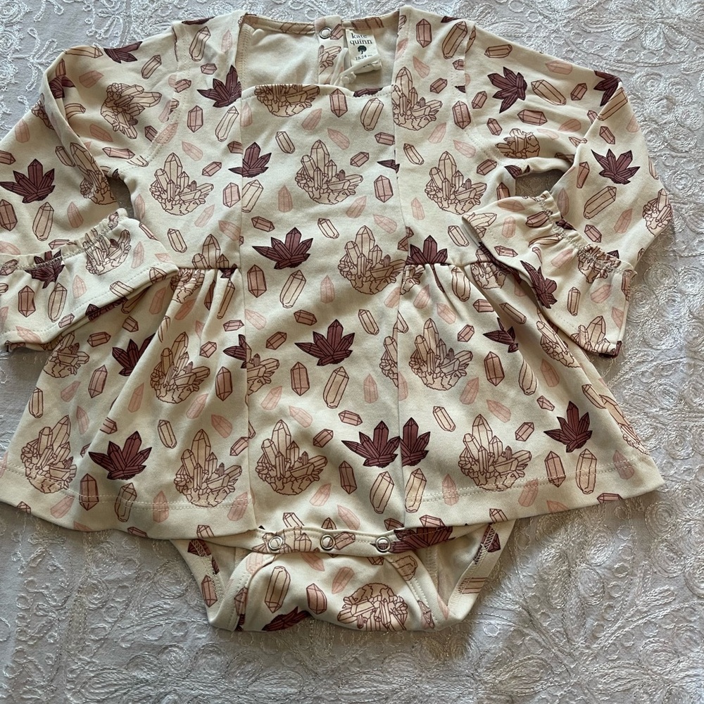 NWT Kate Quinn Cream and Pink Crystal Print Long Sleeve Romper w/Ruffles